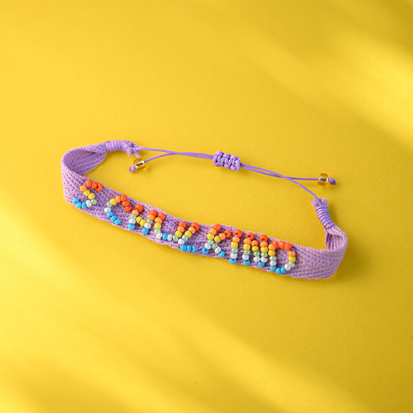 5711_Armband_Schulkind_Stickerei_flieder_02-1 Gewebtes Armband mit handbestickten Perlen Schulkind blau/weiß