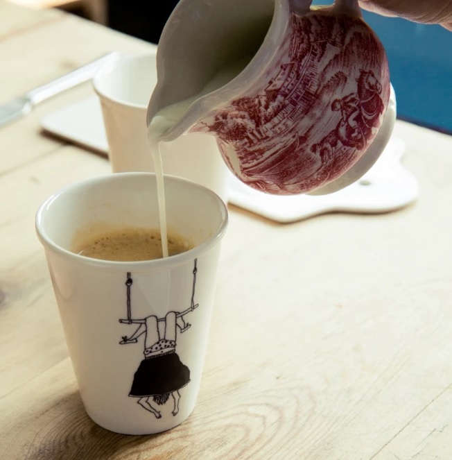 heleb-b-7 Becher trapeze girl - helen b