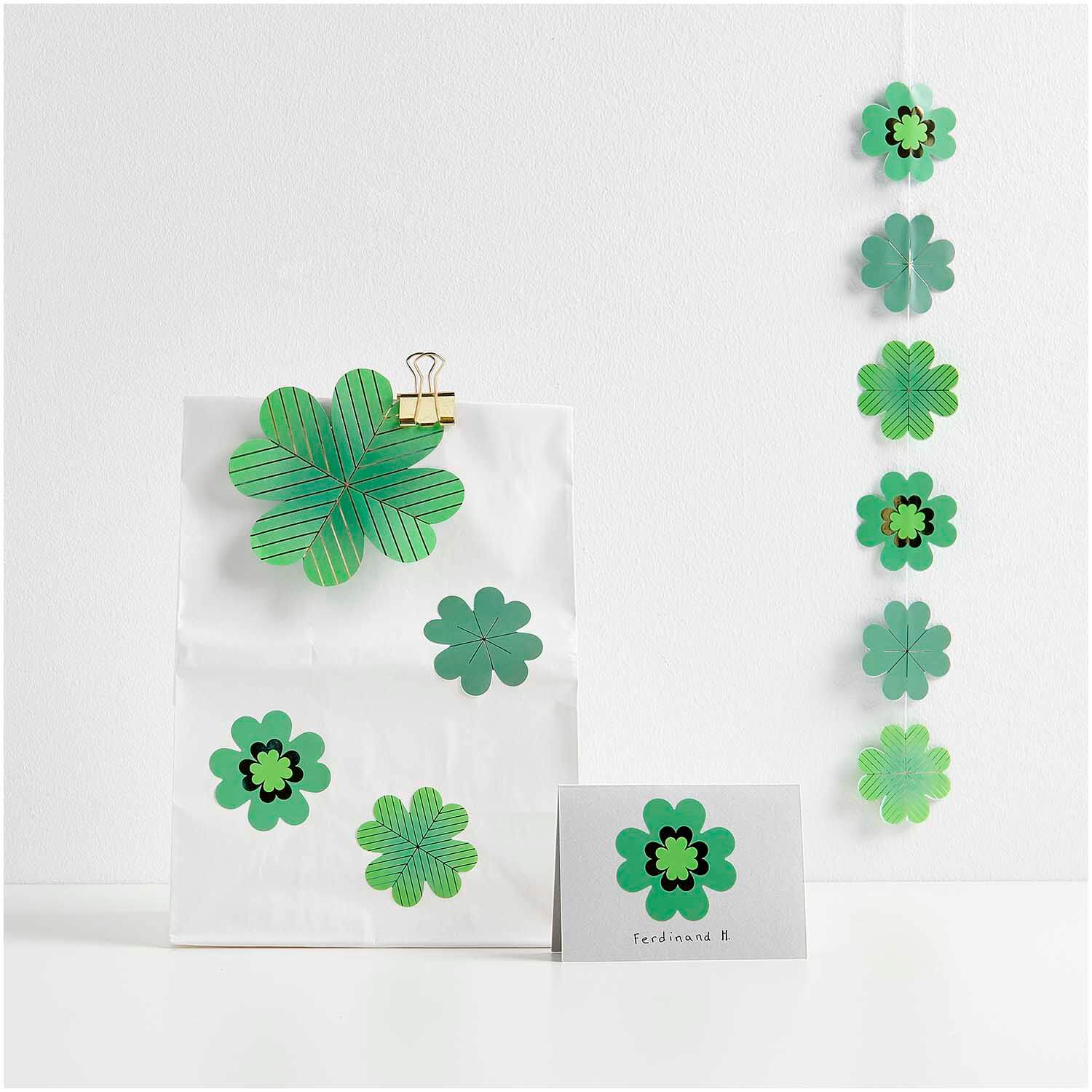 300569_AW_1-1 Paper Poetry Sticker Glücksklee auf der Rolle