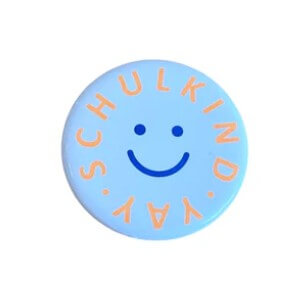 Button (weiß) Schulkind YAY - Schrift: Neon Orange, Smiley: Dunkelblau