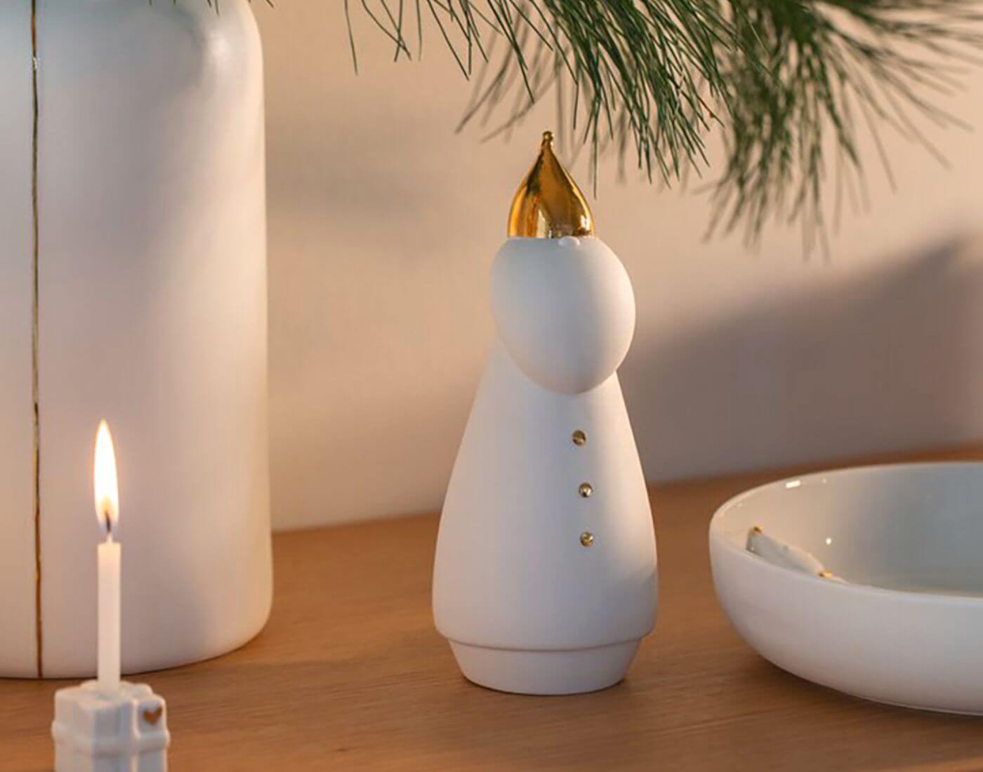 Porzellangeschichten. Santa. LED-Figur - Santa im Mantel Porzellangeschichten. Santa. LED-Figur - Santa im Mantel