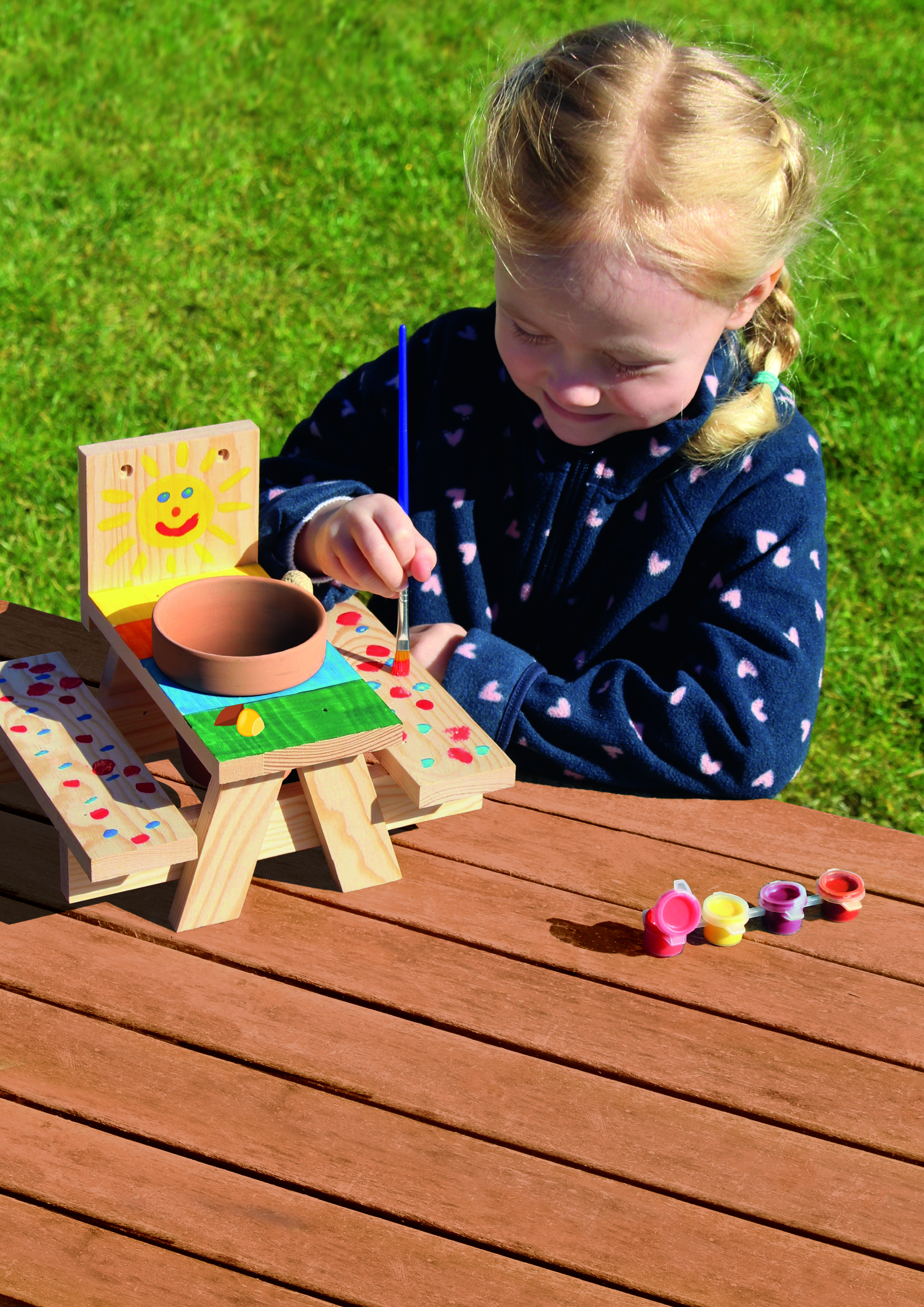 16157_Stimmung Krabbelkäfer Eichhörnchen-Picknicktisch