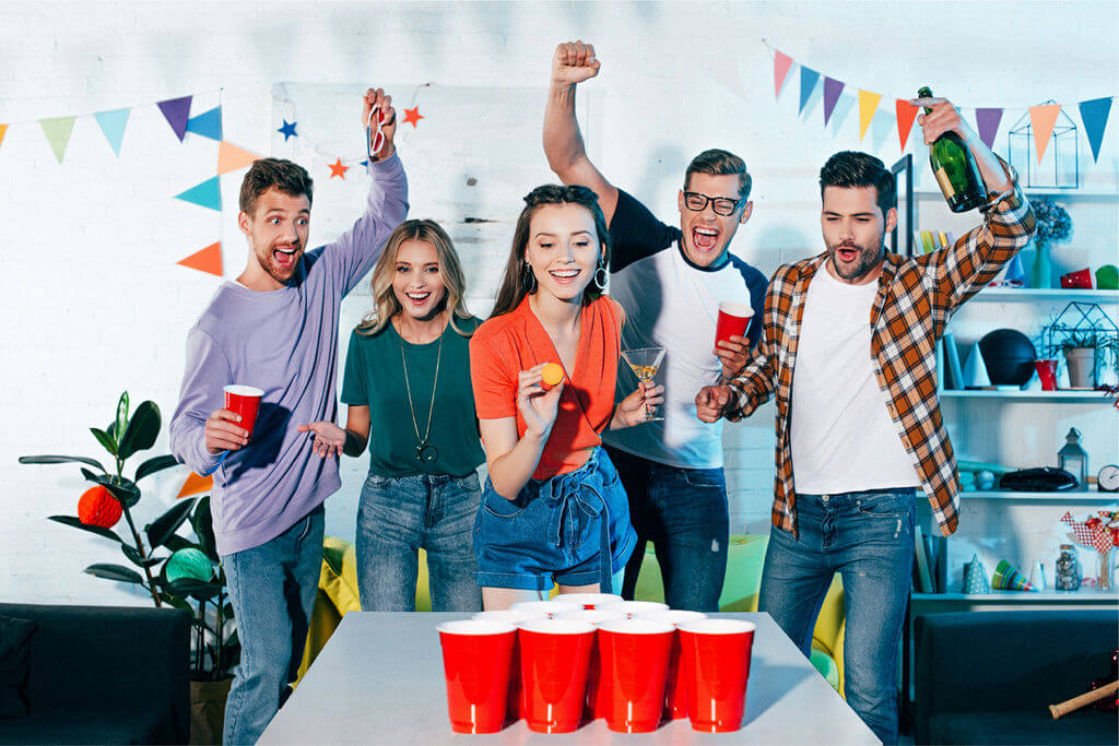 Bier Pong Spiel mit 20 Bechern und 10 Bällen