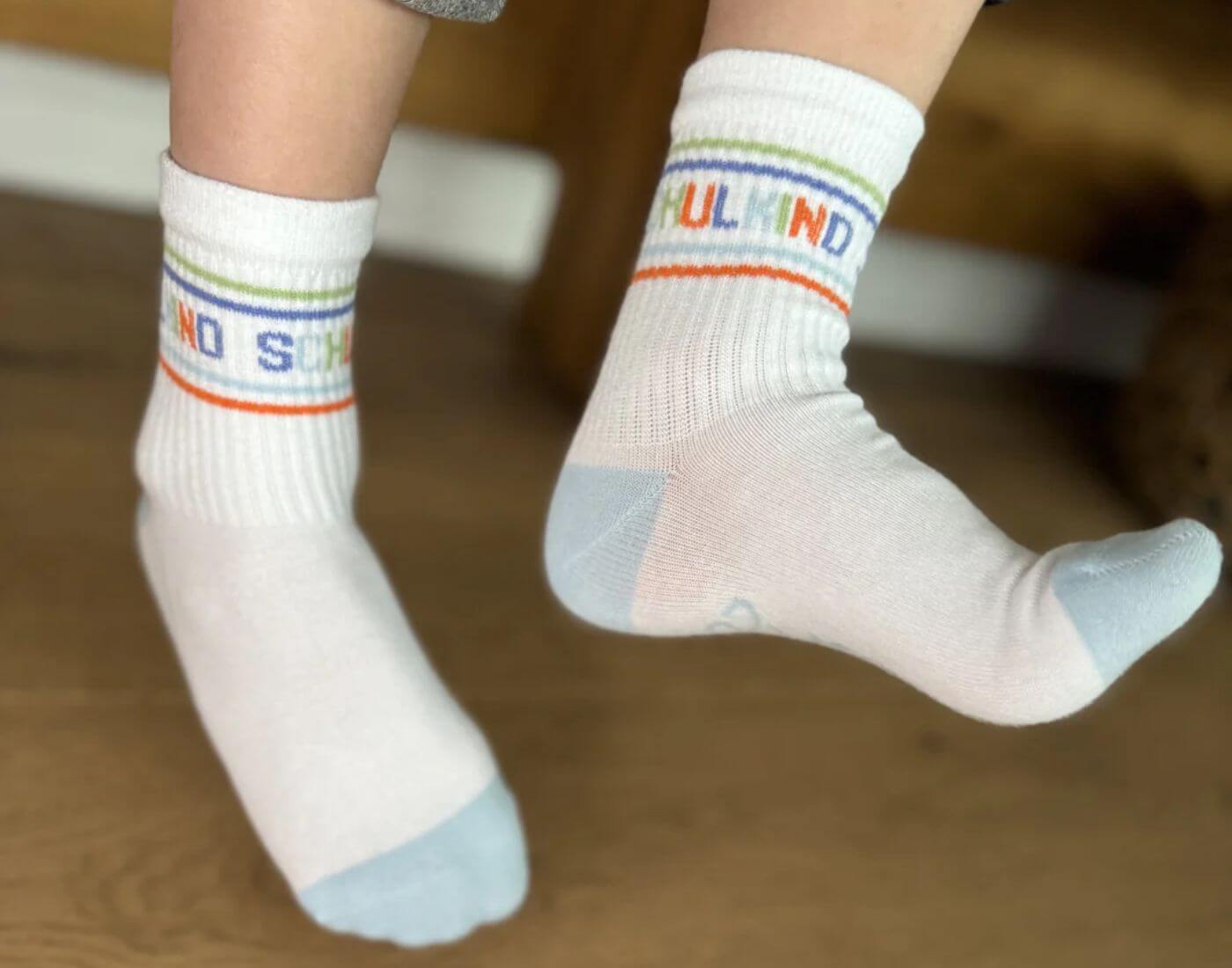 Socken SCHULKIND blau - Größe 27-32 (5-7 Jahre) Socken SCHULKIND blau - Größe 27-32 (5-7 Jahre)