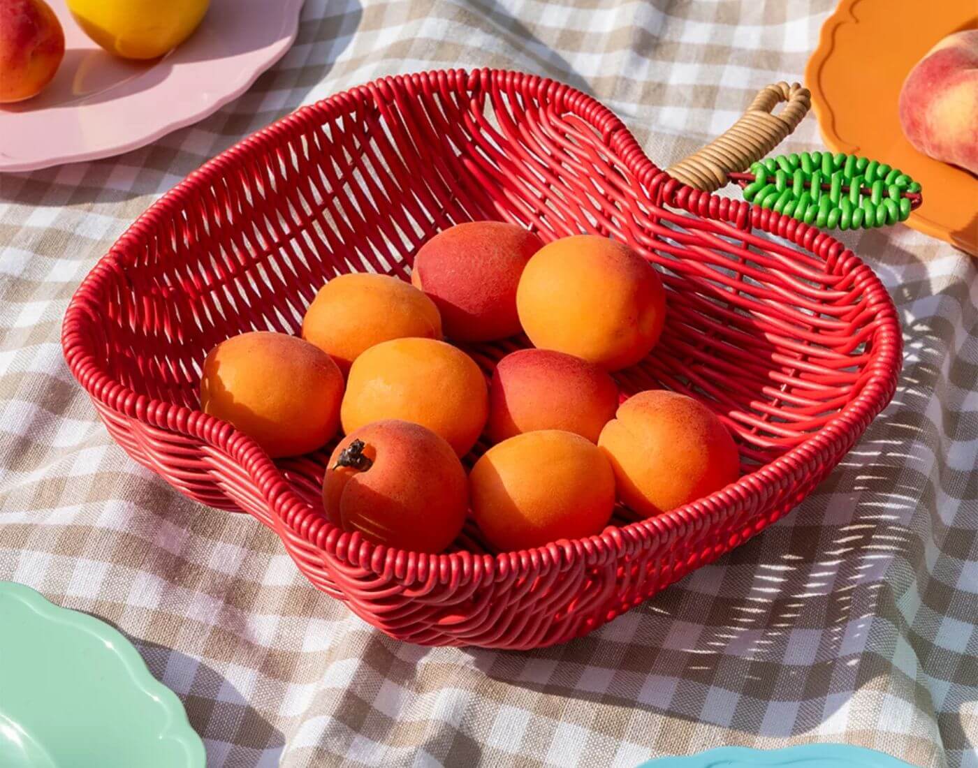 Sommerlicher, geflochtener Obstkorb - Apfel Sommerlicher, geflochtener Obstkorb - Apfel