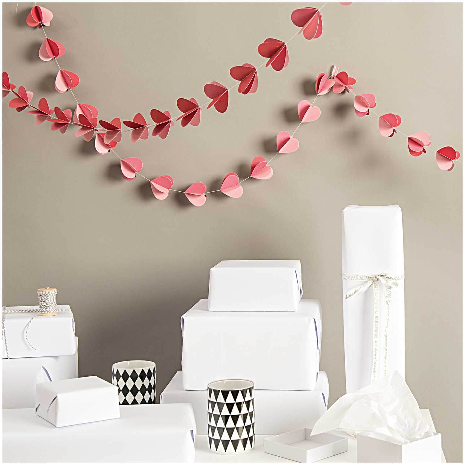 99001-71-37_aw_1-1 YEY! Let's Party Girlande Herzen rot 1,5m