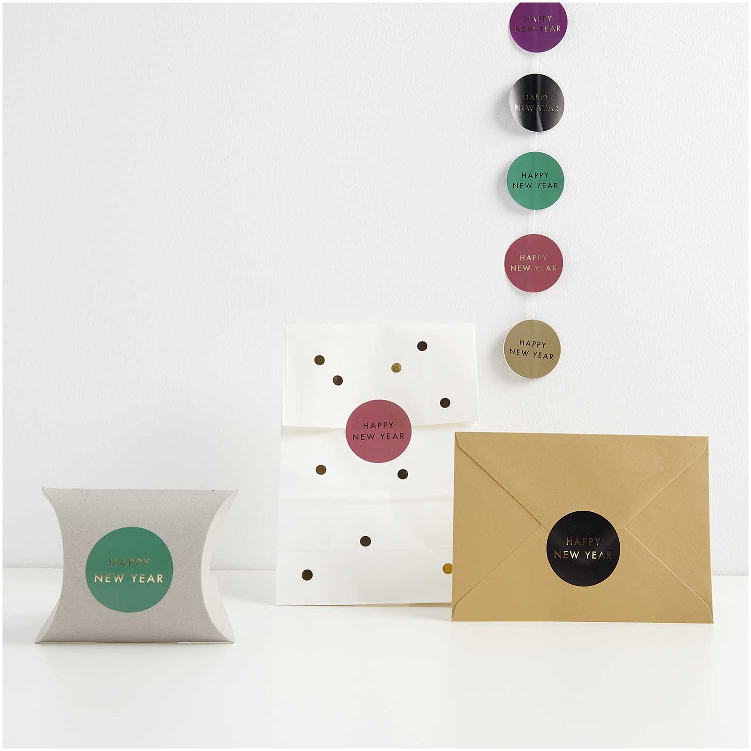Paper Poetry Sticker Happy New Year auf der Rolle