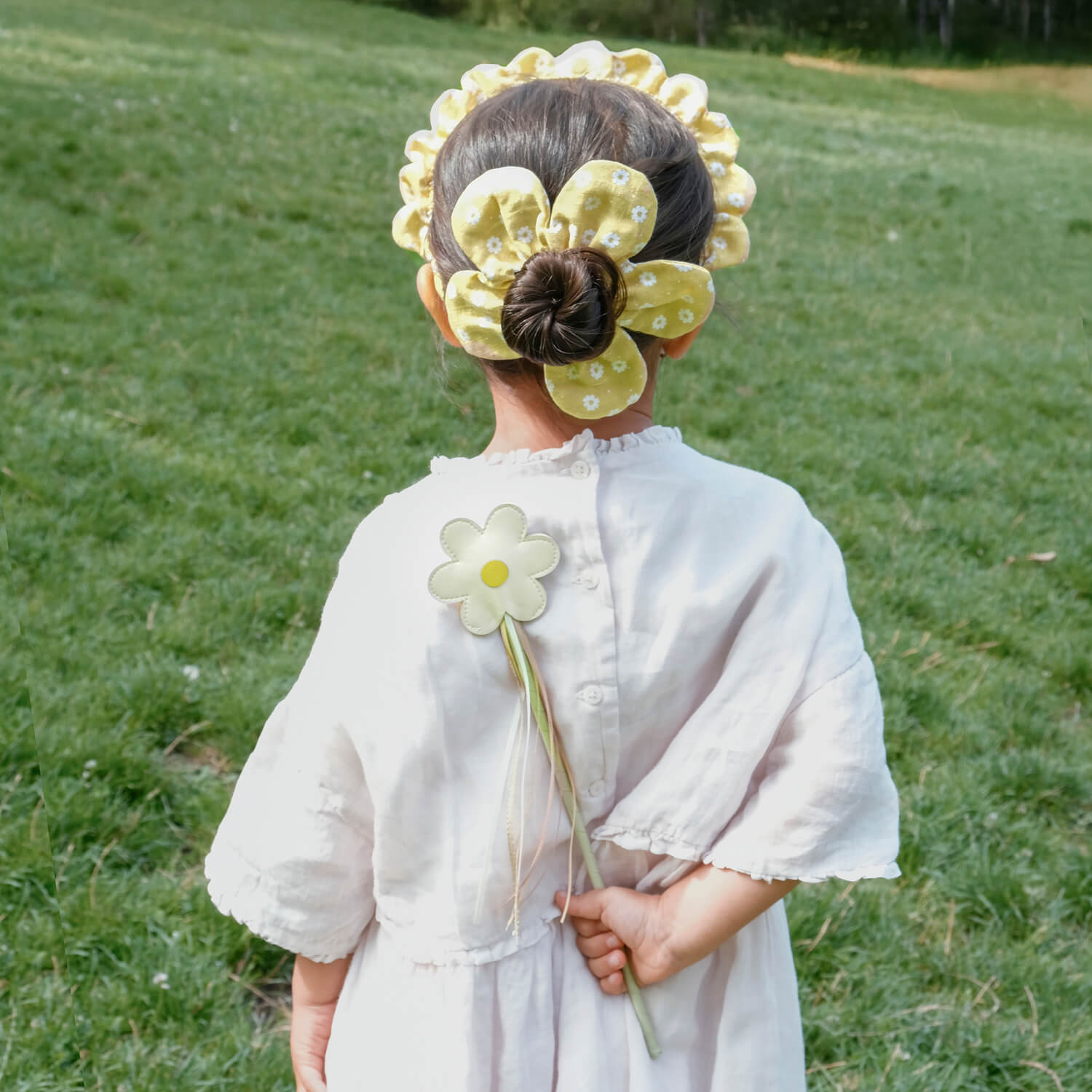 Darling Daisy Scrunchie