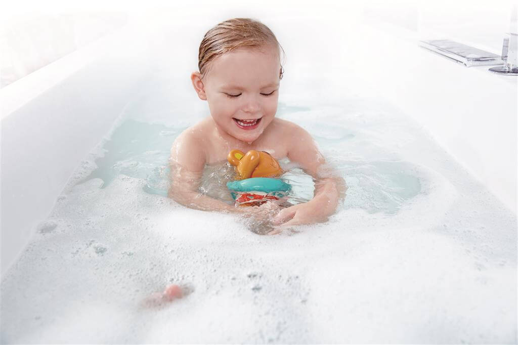 e0204_3-1 Teddy geht planschen