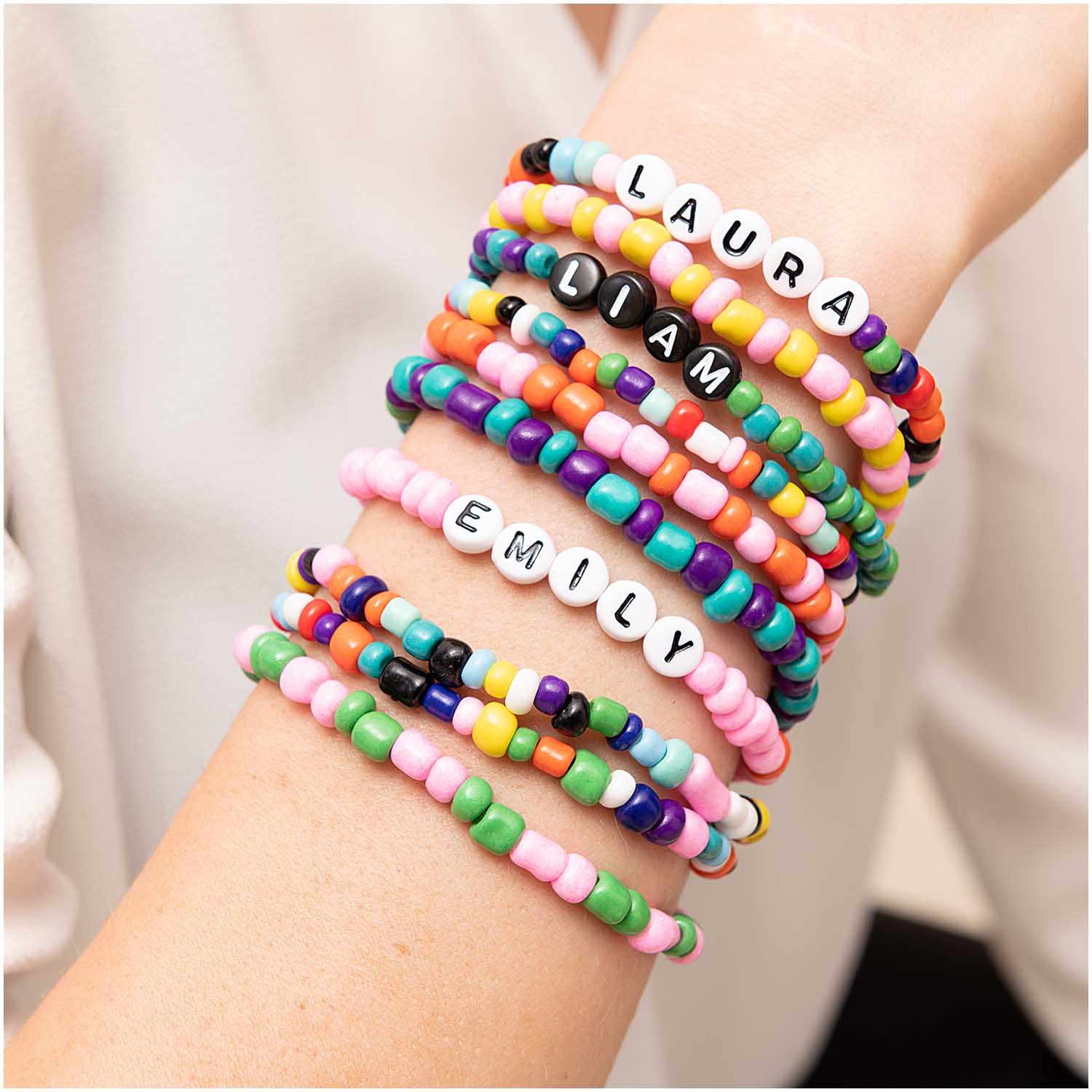 7090-62-83_AW_1 BUCHSTABEN-PERLE RUND SCHWARZ-WEISS CA. 165 STÜCK