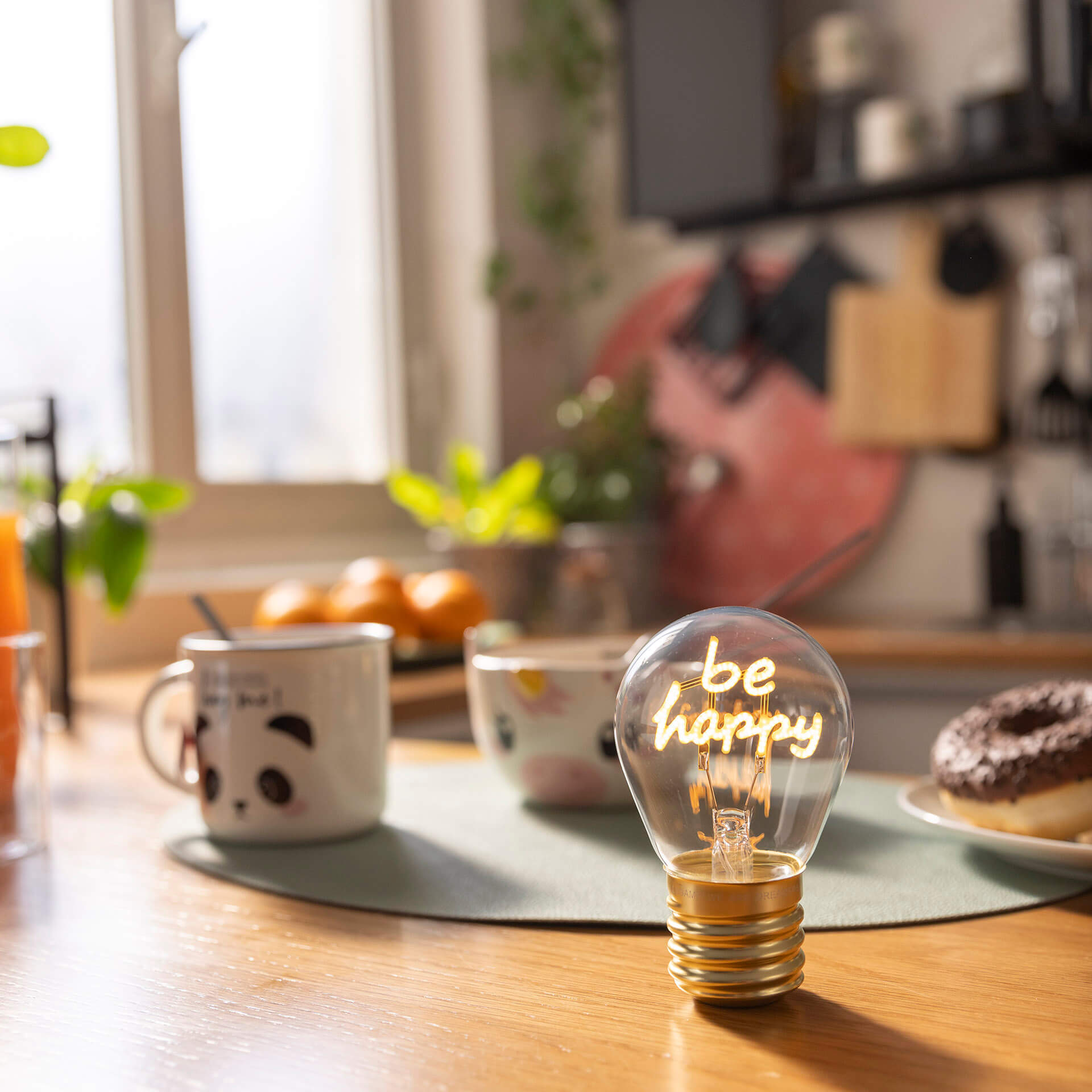Tischlampe in Glühbirnenform - be happy
