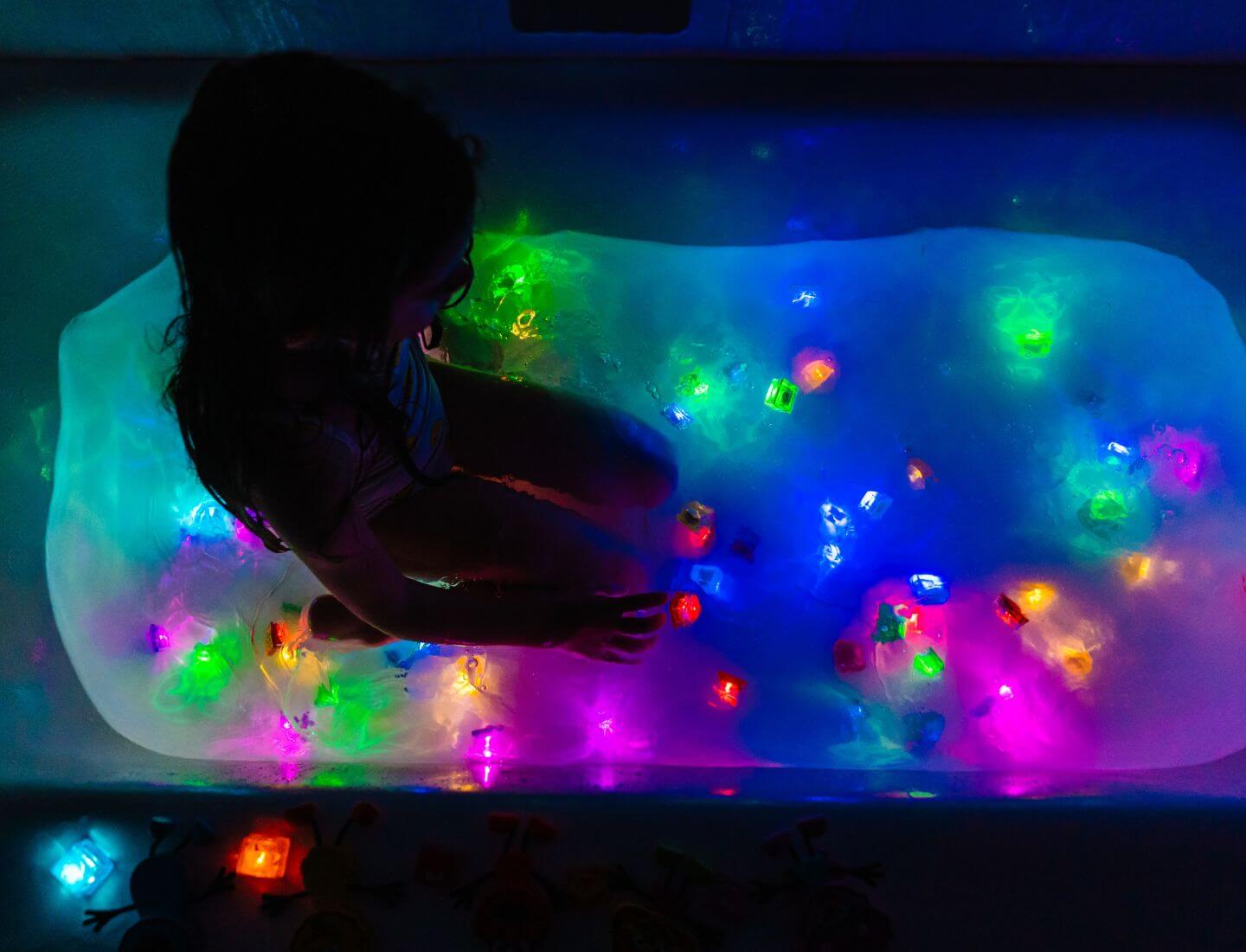 Glo Pals Leuchtwürfel - Party Character – weiß