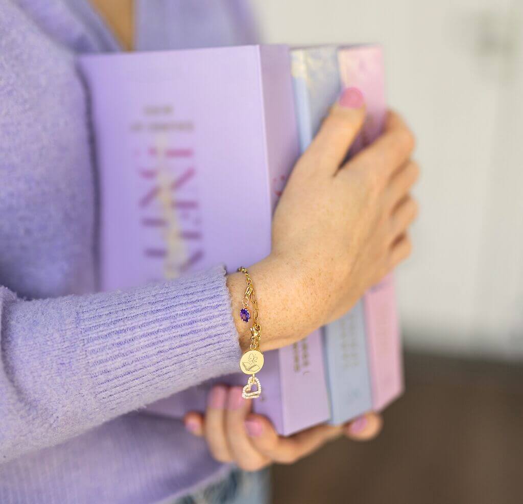 Just One More Chapter Armband Booklover
