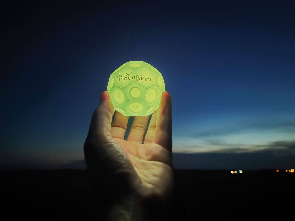 Moon Ball, leuchtend