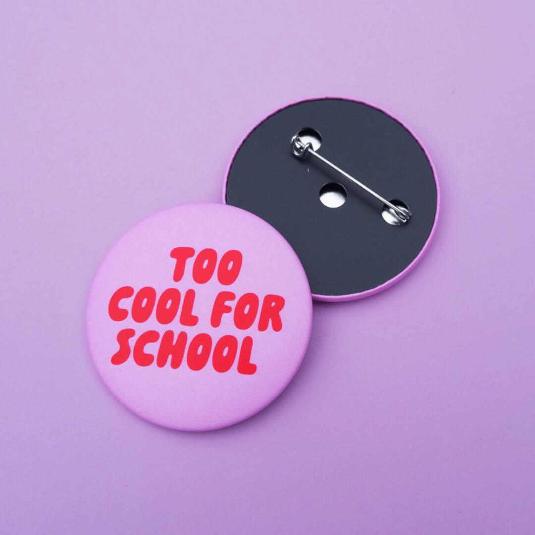 tinyday-button-too-cool-rot-1-1 Button Too cool for school - rosa/rot