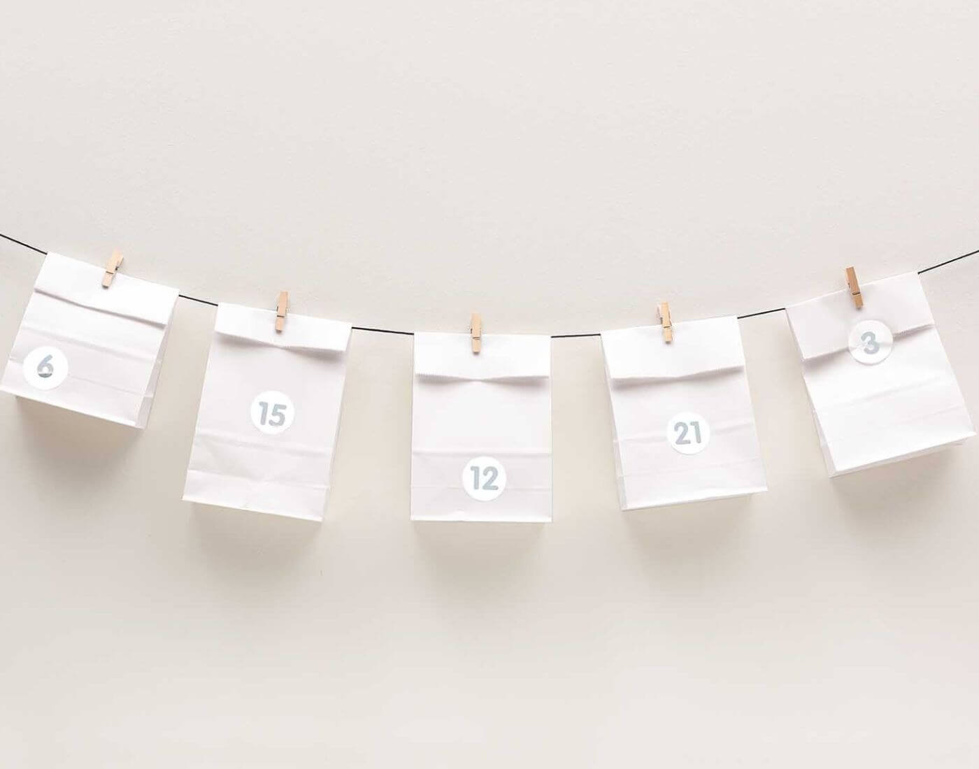 Paper Poetry Adventskalenderset weiß 24 Tüten inkl. Zubehör