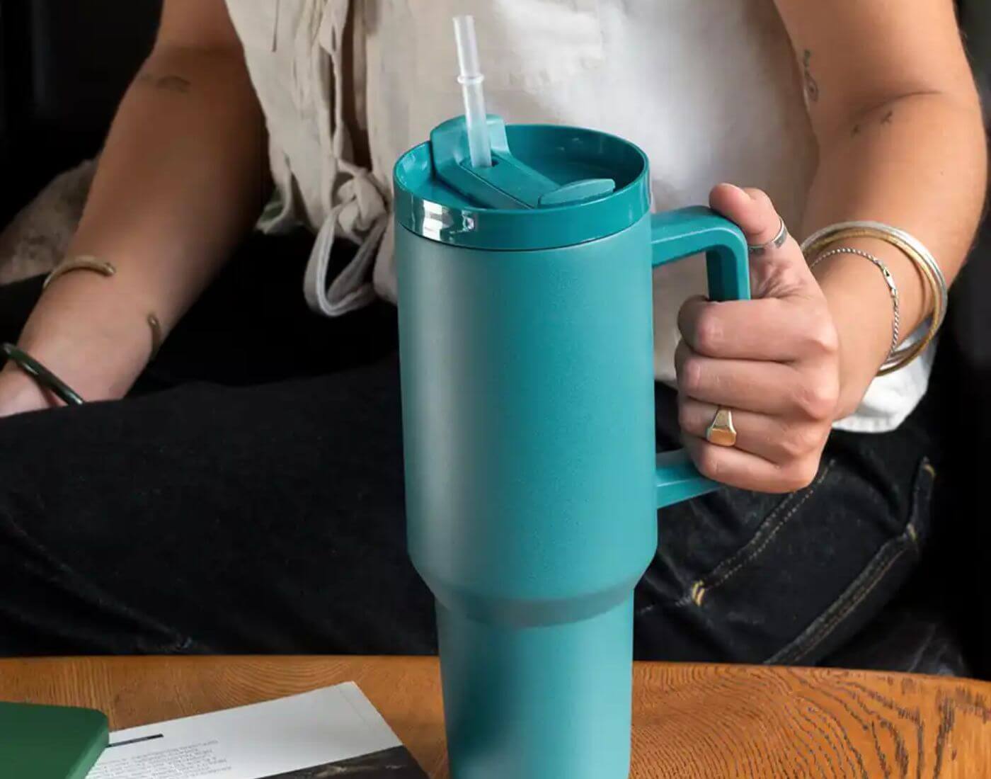 Reise-Trinkbecher mit Griff (1,2L) - Petrol