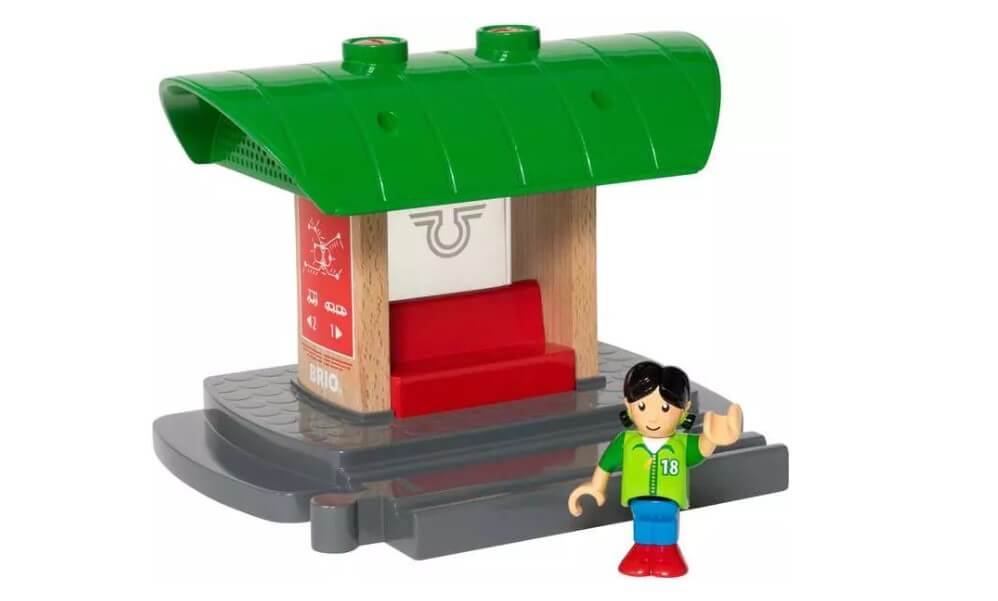 BRIO World Bahnhof mit Aufnahmefunktion